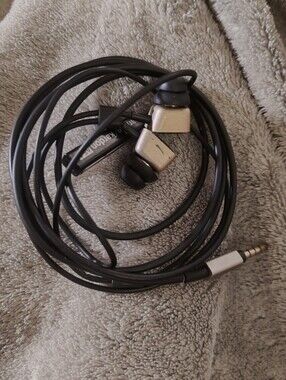 Harman Kardon AE-S high-performance in-ear wired headphones
